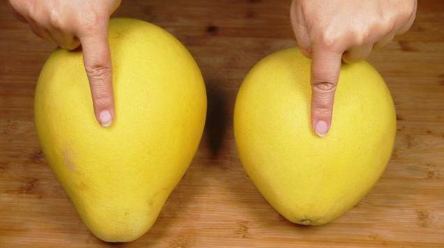 買柚子時，挑「尖的」還是「圓的」？老果農教你一招，柚子個個皮薄肉多