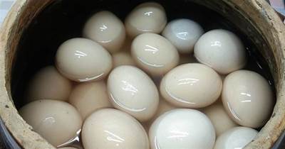 原來腌雞蛋這麼簡單，掌握關鍵步驟，簡單秘制一做，雞蛋個個流油