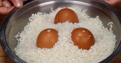 雞蛋埋在大米里，很多人不懂有啥用，想不到這麼厲害，漲知識了