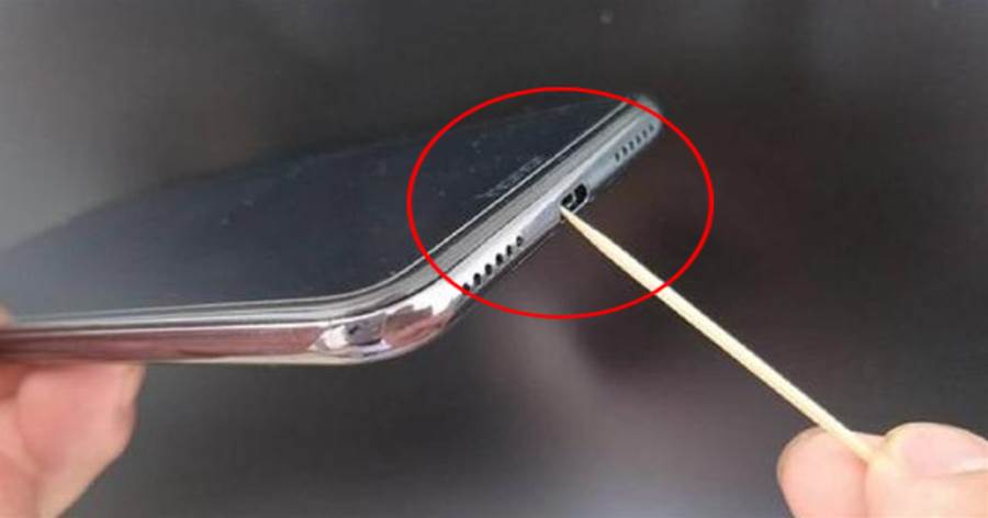 手機壞了充不進電？不用花錢找人修，一根牙籤就能恢復正常，既省錢又實用！