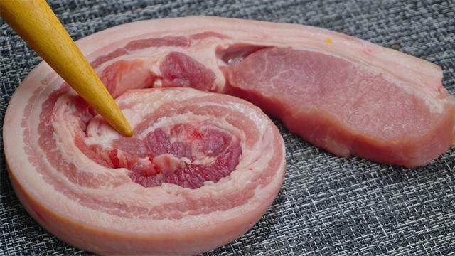 豬肉直接用清水洗，相當于吃細菌，大廚教你一招，乾淨衛生無腥味