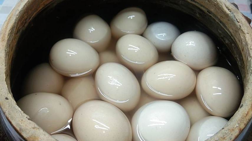 原來腌雞蛋這麼簡單，掌握關鍵步驟，簡單秘制一做，雞蛋個個流油