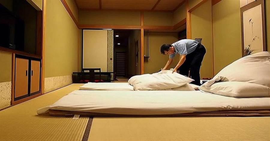 有床不睡睡地板，日本人為什麼「好這口」，當地美女說出其中貓膩