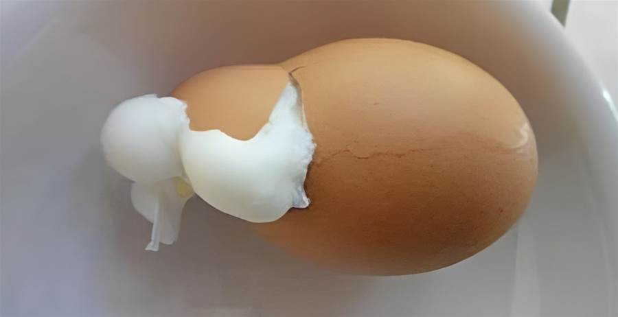 煮雞蛋總是開裂？教你一招「雞蛋不開裂還自動脫殼」好吃又好剝！