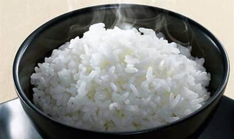 做蒸米飯別只放水，酒店大廚教你一個訣竅，不管是新米還是陳米，米飯清香鬆軟