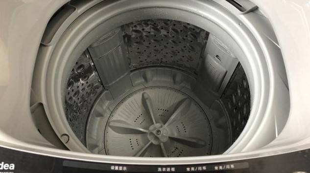 洗衣機長期不清洗，比馬桶還髒，教妳一招，快速清洗還不傷洗衣機